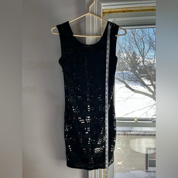 Size med outfit  dress is a M with stretch and coat is size 6 - Picture 4 of 4